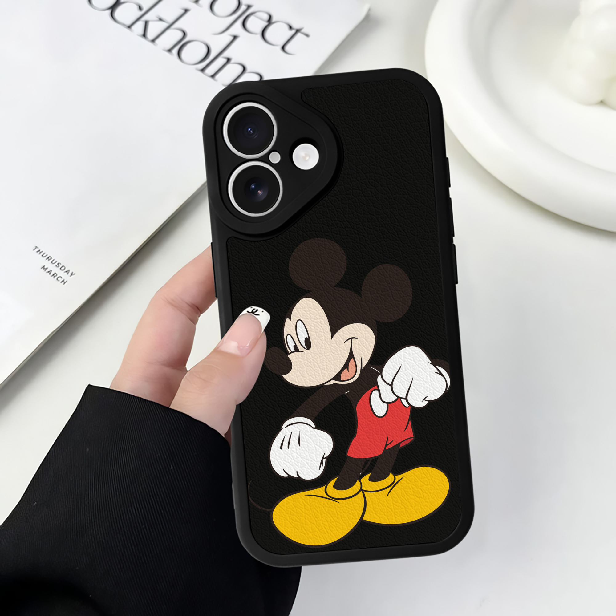 （画像用） ミッキーマウス Mickey Mouse 【iPhone 16シリーズ対応】シリコンスマホケース（レザー調） 材質：シリコン